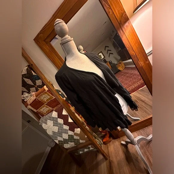 AE Ruffle Cardigan - Picture 1 of 3